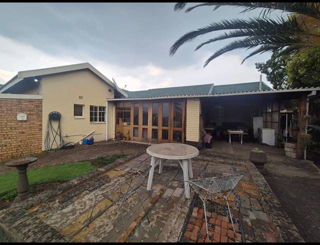 5 BEDROOM HOUSE FOR SALE IN FLORA GARDENS